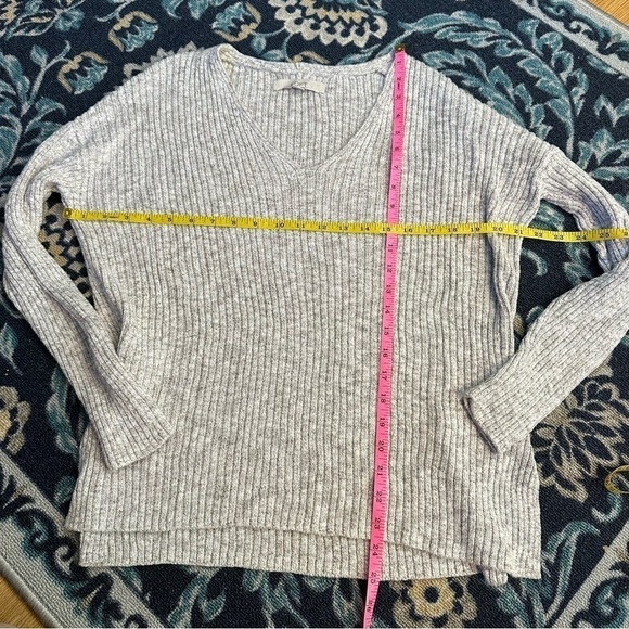 Loft v neck ribbed sweater size small - Picture 2 of 5